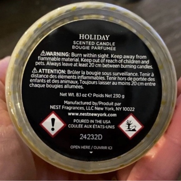 Nest Fragrance New York Holiday Classic Candle 8.1 oz New with NO Box - Picture 2 of 3